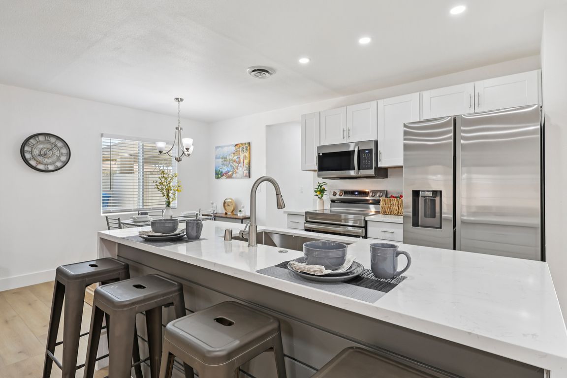 Lexington St-S1207-015.jpg
