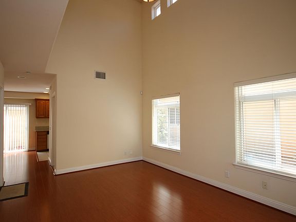 3rd image of 1431 S Marengo Ave APT C