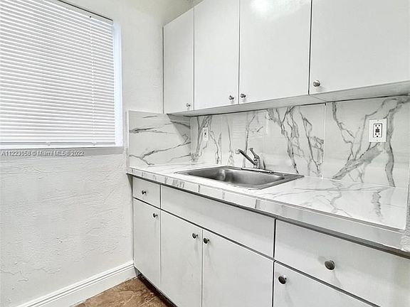 4th image of 10 NW 77th St APT 10