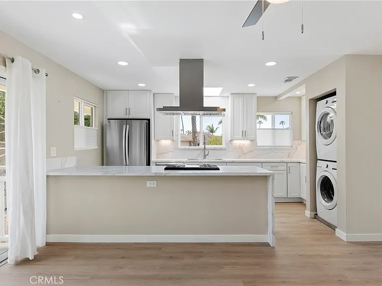 928 Seaside Ct — Photo 7
