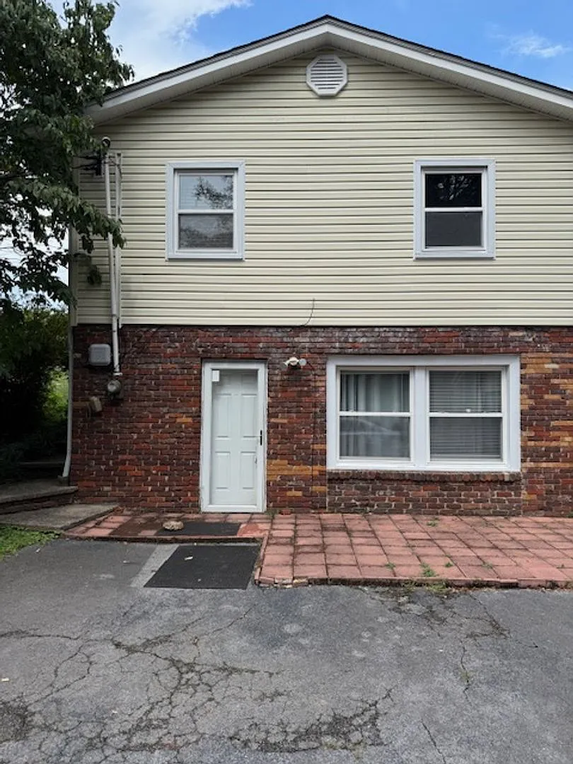 1 bed, 1.0 bath, 663 sqft, $1,000 — Photo 1
