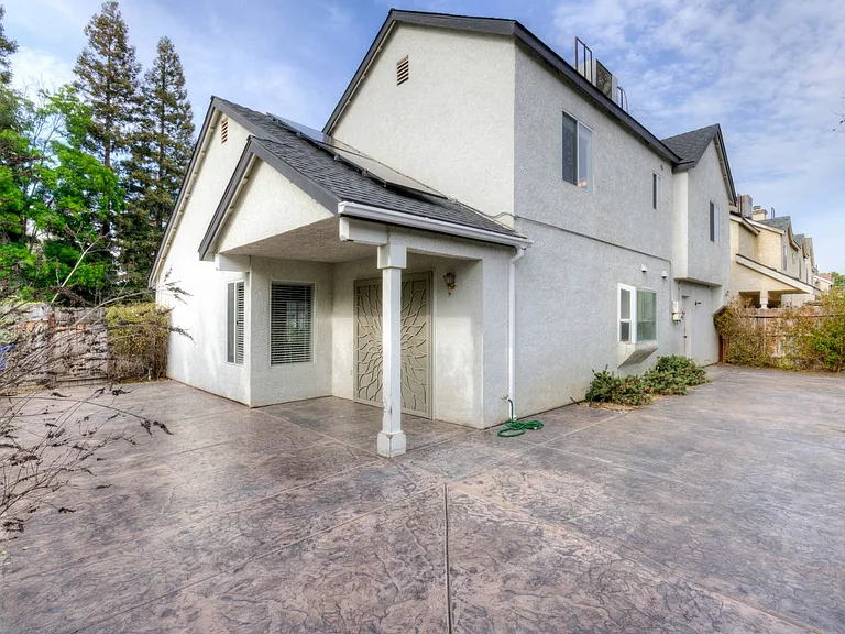 1761 E Jordan Ave — Photo 14