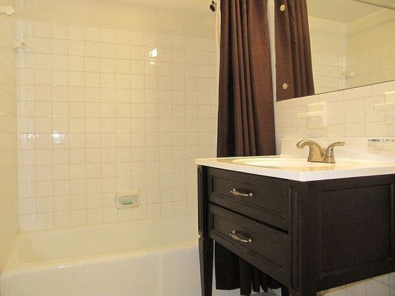 5th image of 25 Franklin Ave APT 3J