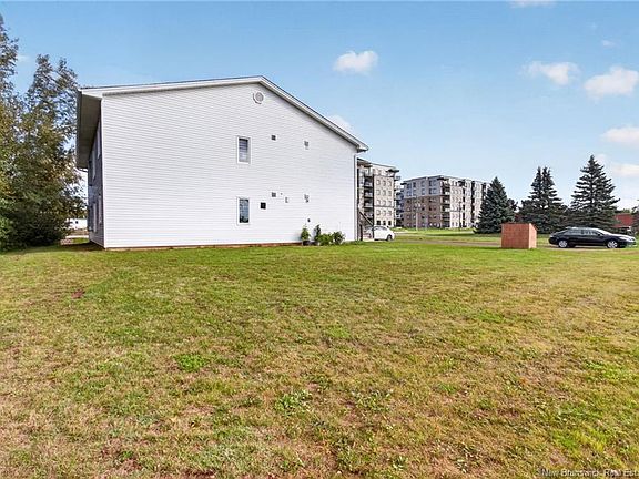 3rd image of 633 Whitepine Rd