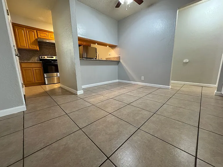 195 E Pacific Ave — Photo 6