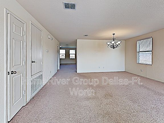 4th image of 1409 Evergreen St