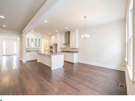 5th image of 76 Creekview Ln