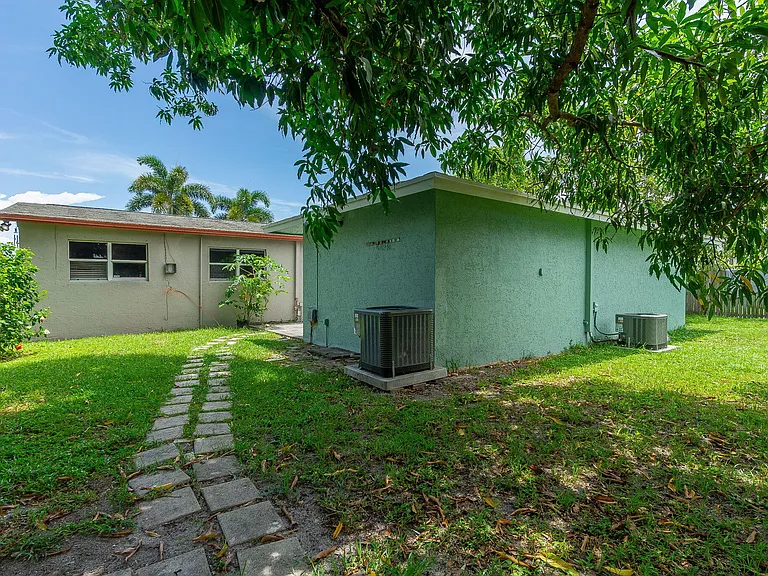 2831 N Seacrest Blvd #B — Photo 10