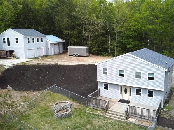 10 Albert Place, Sidney, ME 04330