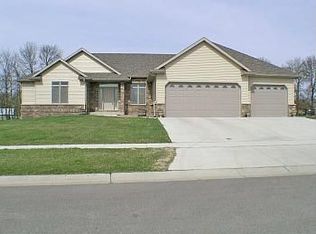 1001 Prairie Stone Ct SE, Stewartville, MN 55976