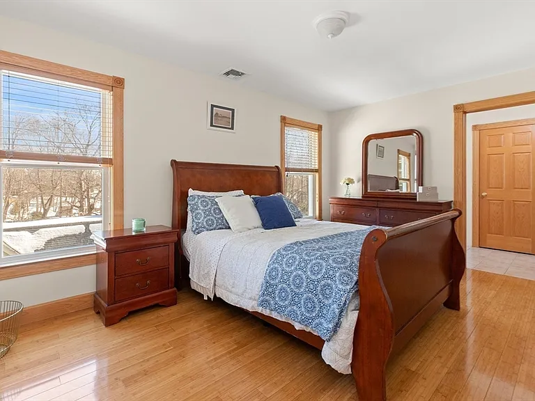 25 Pleasant St — Photo 18