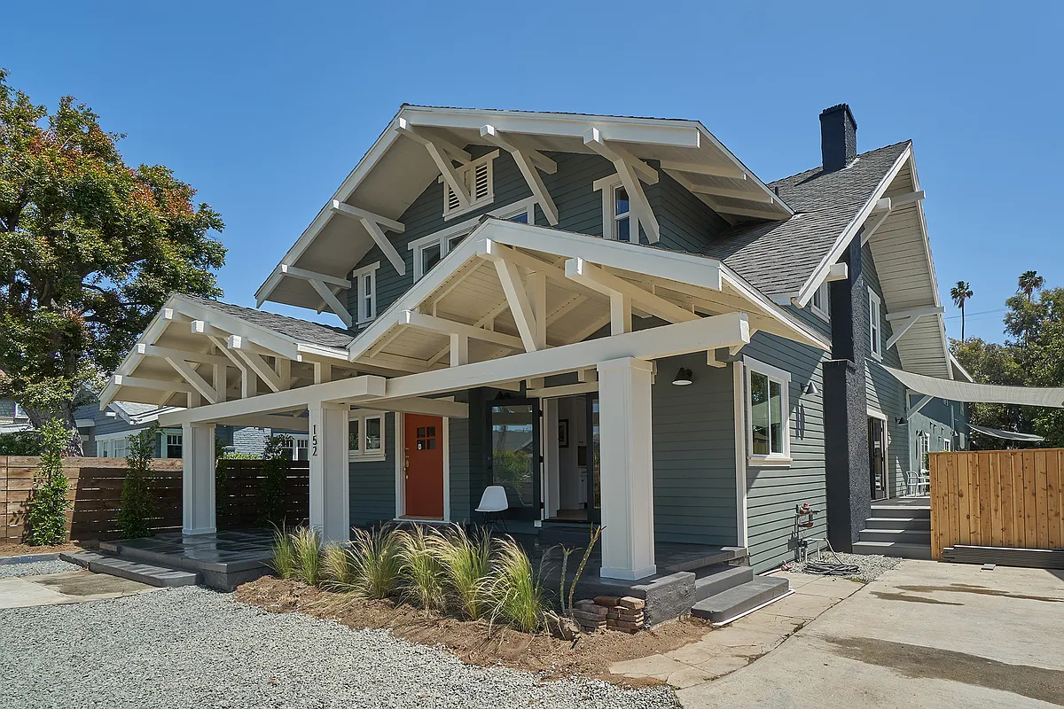 Building Photo - 152 S Serrano Ave
