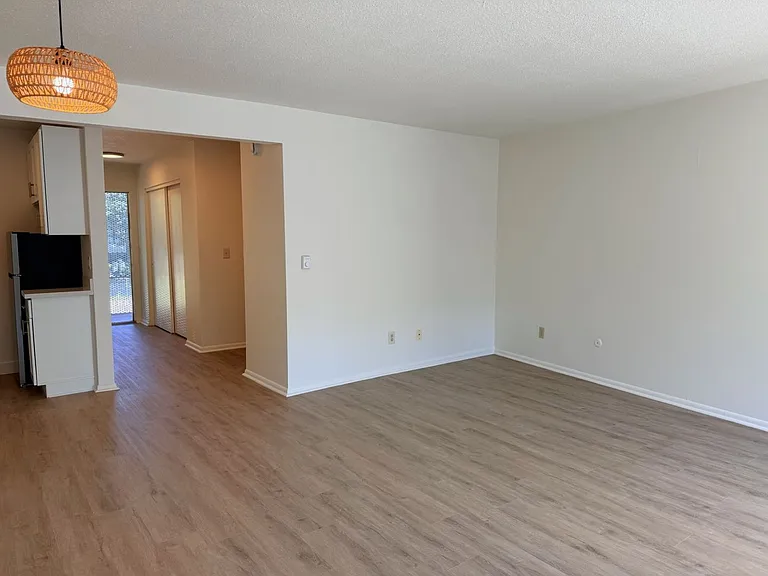 Crescent Apartments — Photo 13