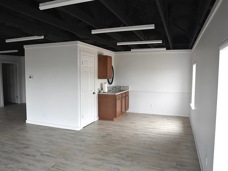 1815 E Broadway St — Photo 10