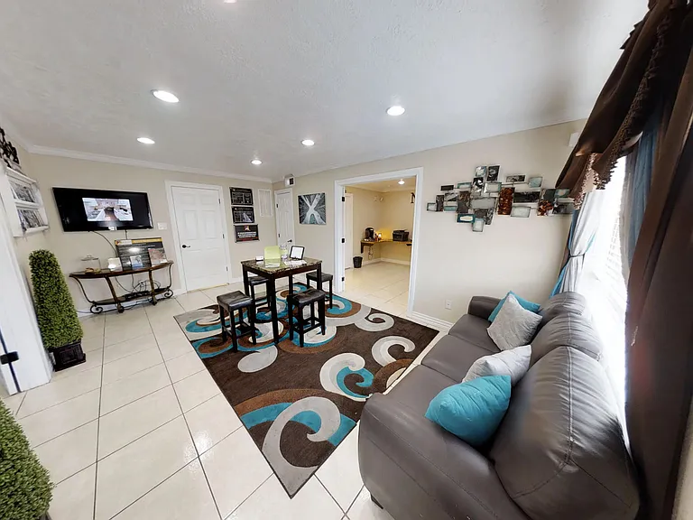 Northlake Manor Apartments — Photo 37