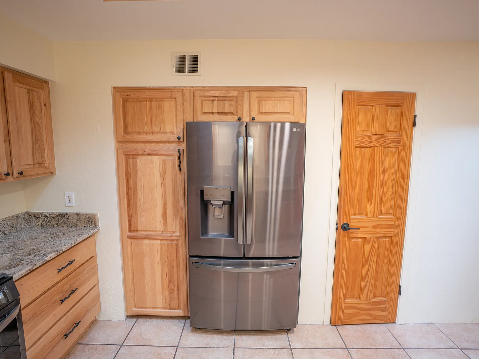 3 bed, 1390 sqft, $2,700 — Photo 4