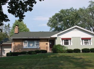 905 Gamon Rd, Wheaton, IL 60189