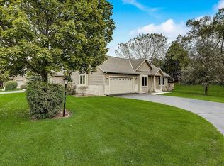 W240N2300 E Parkway Meadow Cir #B, Pewaukee, WI 53072