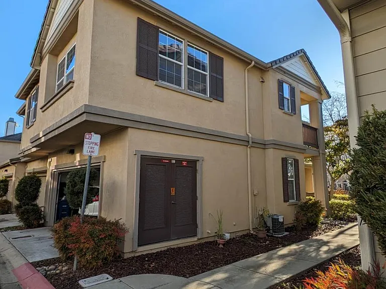 1815 Nancy Ln — Photo 2