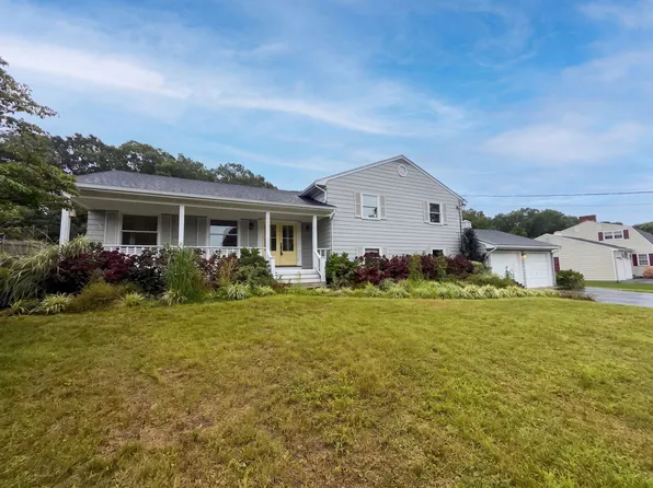 18 Sherwood Dr, Westerly, RI 02891