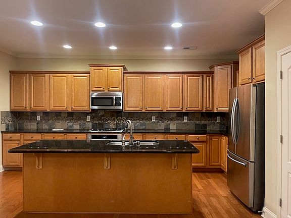 Main Level - Kitchen with Island