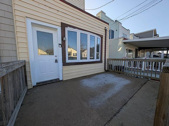 3rd image of 712 Sewell Ave