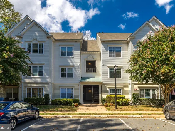 12491 Hayes Ct Unit 404, Fairfax, VA 22033