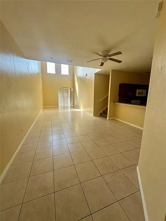 3 bed, 2.5 bath, 1721 sqft, $2,400 — Photo 2