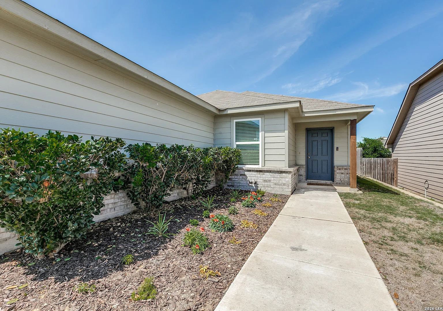 3 bed, 1234 sqft, $1,800 — Photo 3