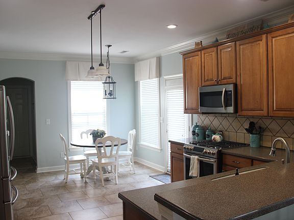 KITCHEN AND BREAKFAST NOOK