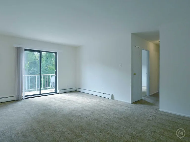 Ridgeway Court Apartments — Photo 37