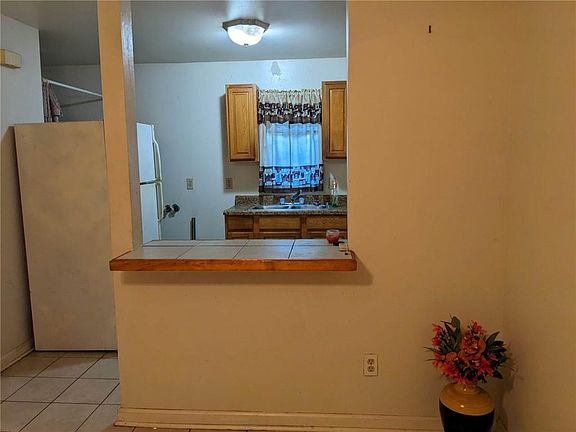 4th image of 4422 Burgundy St