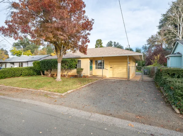 1209 C St, Redding, CA 96002