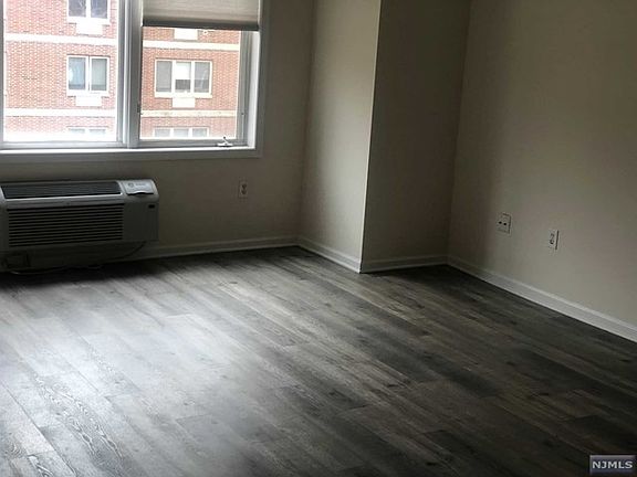 3rd image of 3307 City Pl #307