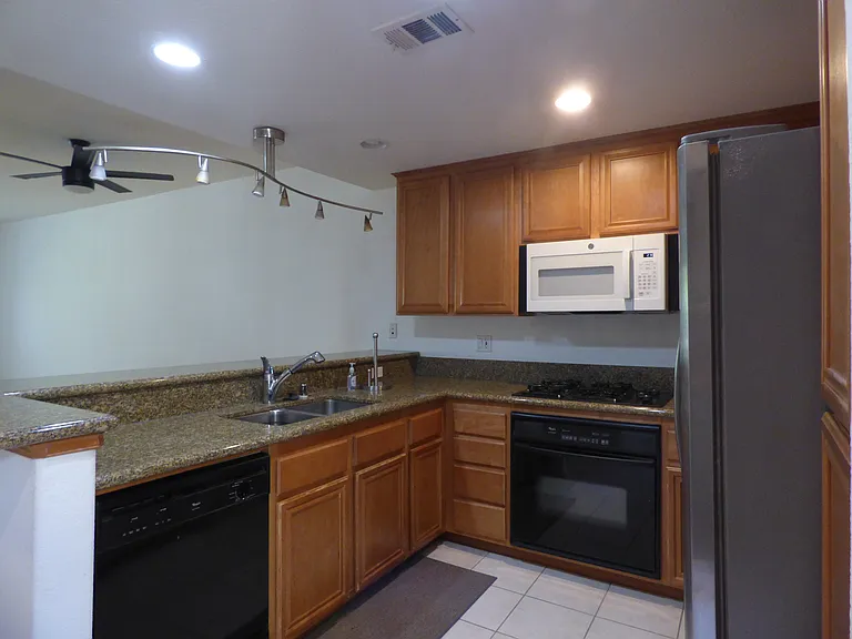301 W G St #419 — Photo 4