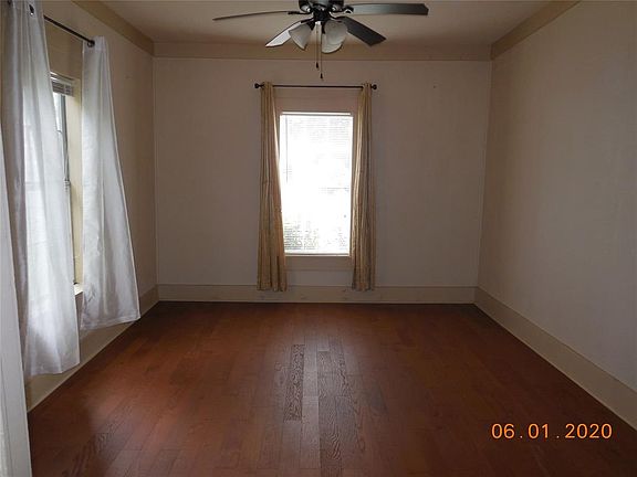 5th image of 410 S Elm St