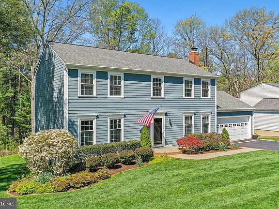 3rd image of 10908 Howland Dr