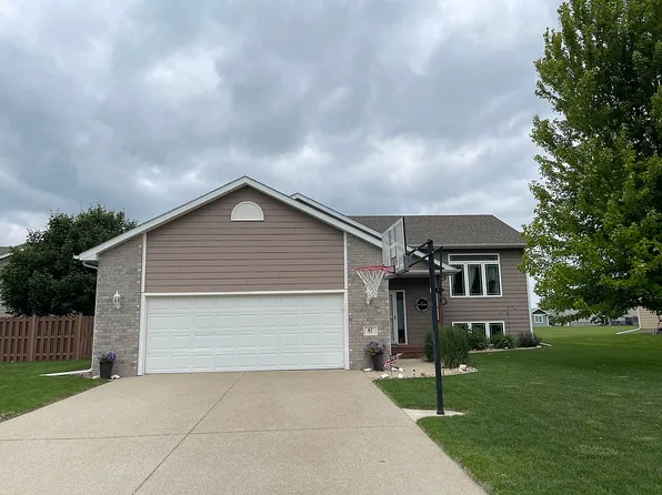 67 Cypress Dr, Vermillion, SD 57069