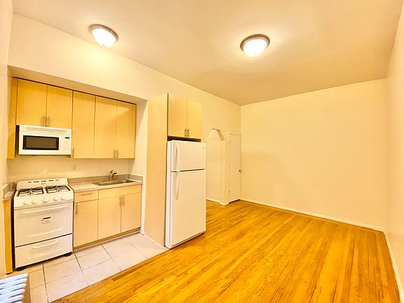 4th image of 12 Pinehurst Ave #H1