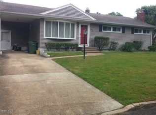 28 Oakcrest Dr, Neptune, NJ 07753