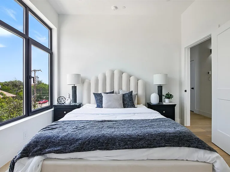 430 E 8th St #106 — Photo 19