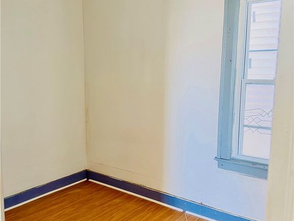 4th image of 36 Johnson St