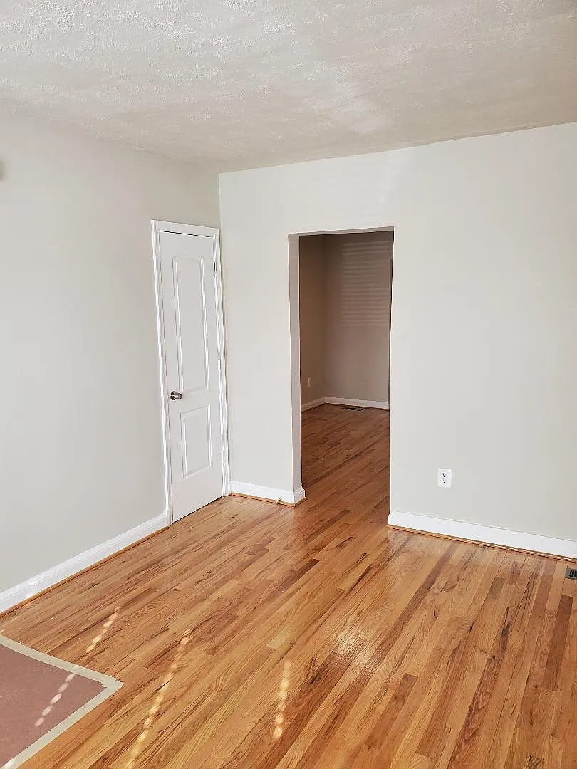 4 bed, 1400 sqft, $5,500 — Photo 1
