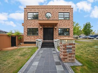 6733 Vivian St, Vancouver, BC