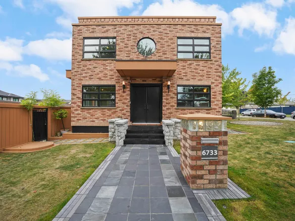 6733 Vivian St, Vancouver, BC V5S 2T7