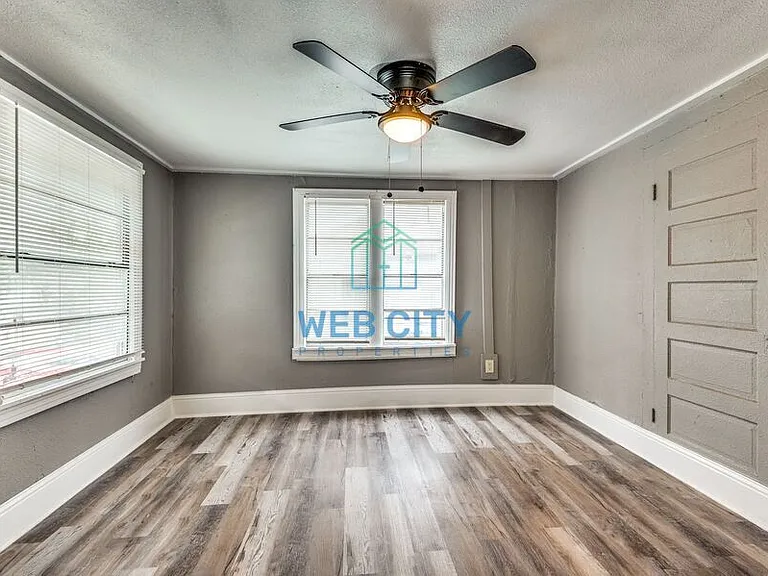 3907 Roberts Ave — Photo 10