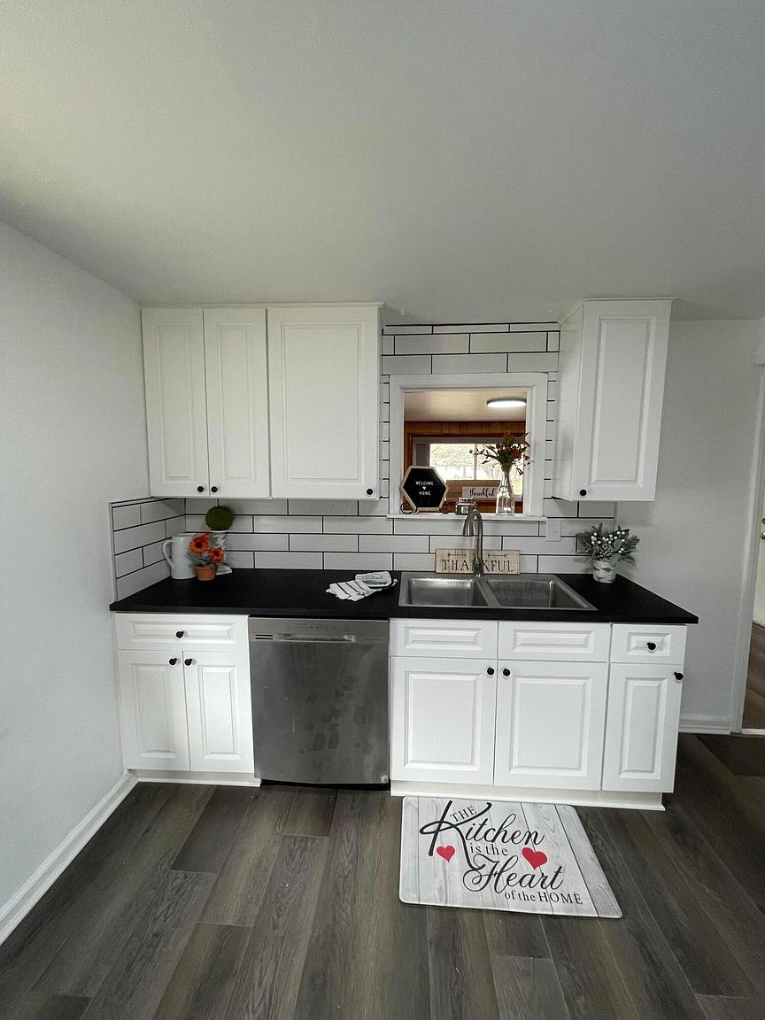 Listing photo 5 for 134 Rosewood Ave