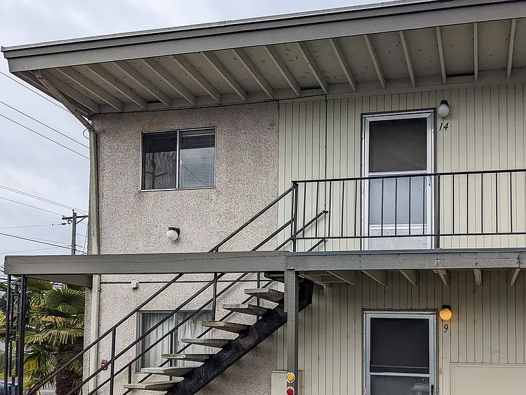 1145 Rural Ave SE — Photo 3