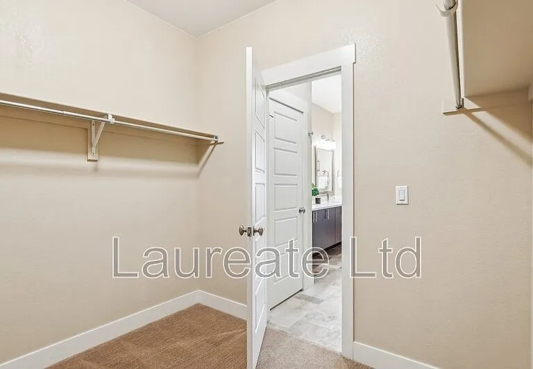5438 Valentia St — Photo 15