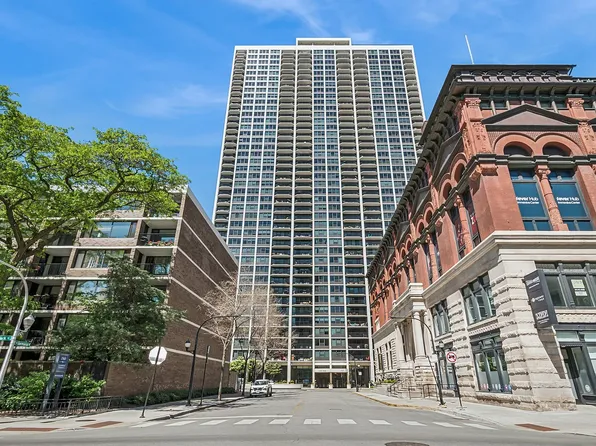 1560 N Sandburg Ter, Chicago, IL